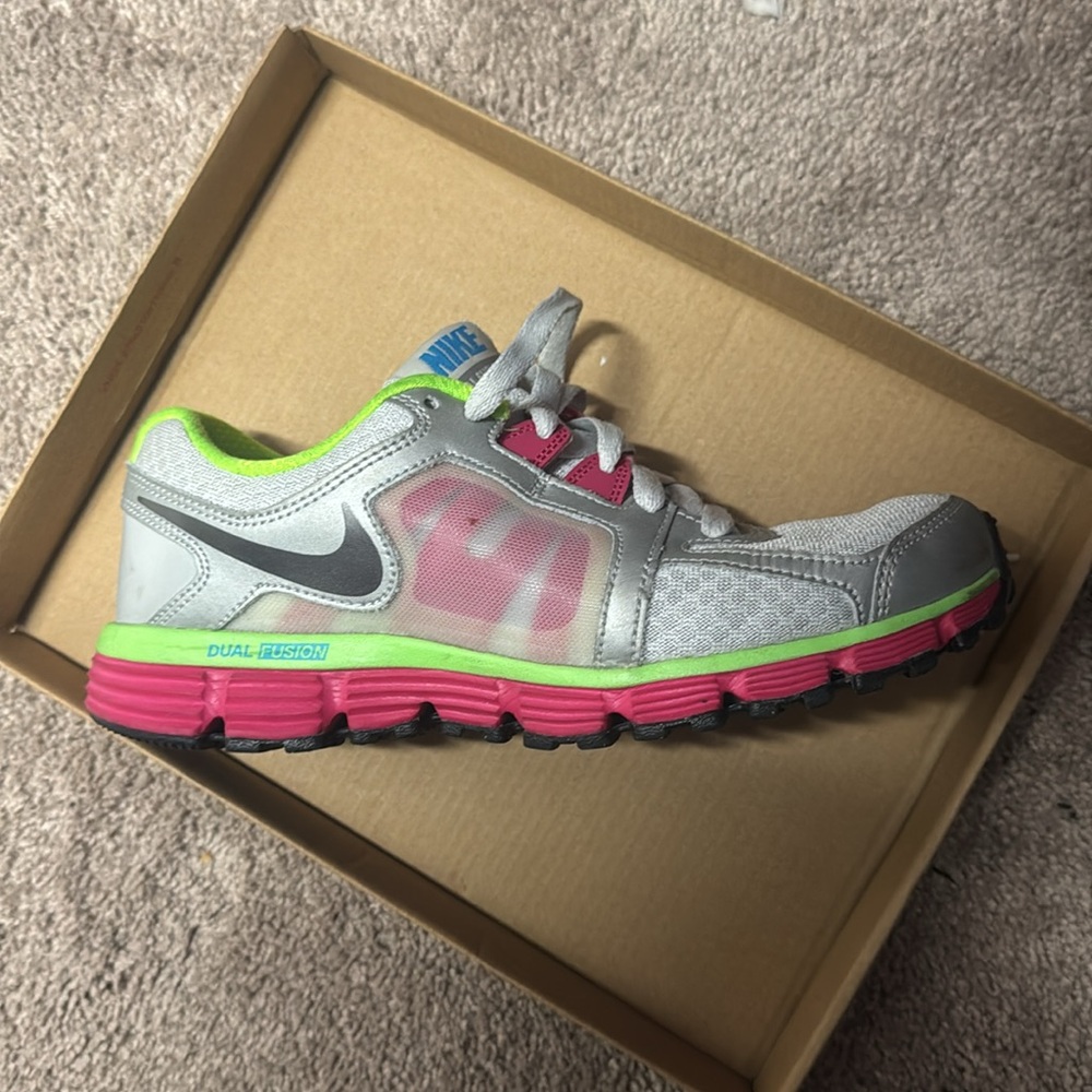 Nike Dual Fusion ST2 women’s running cross training sneakers used